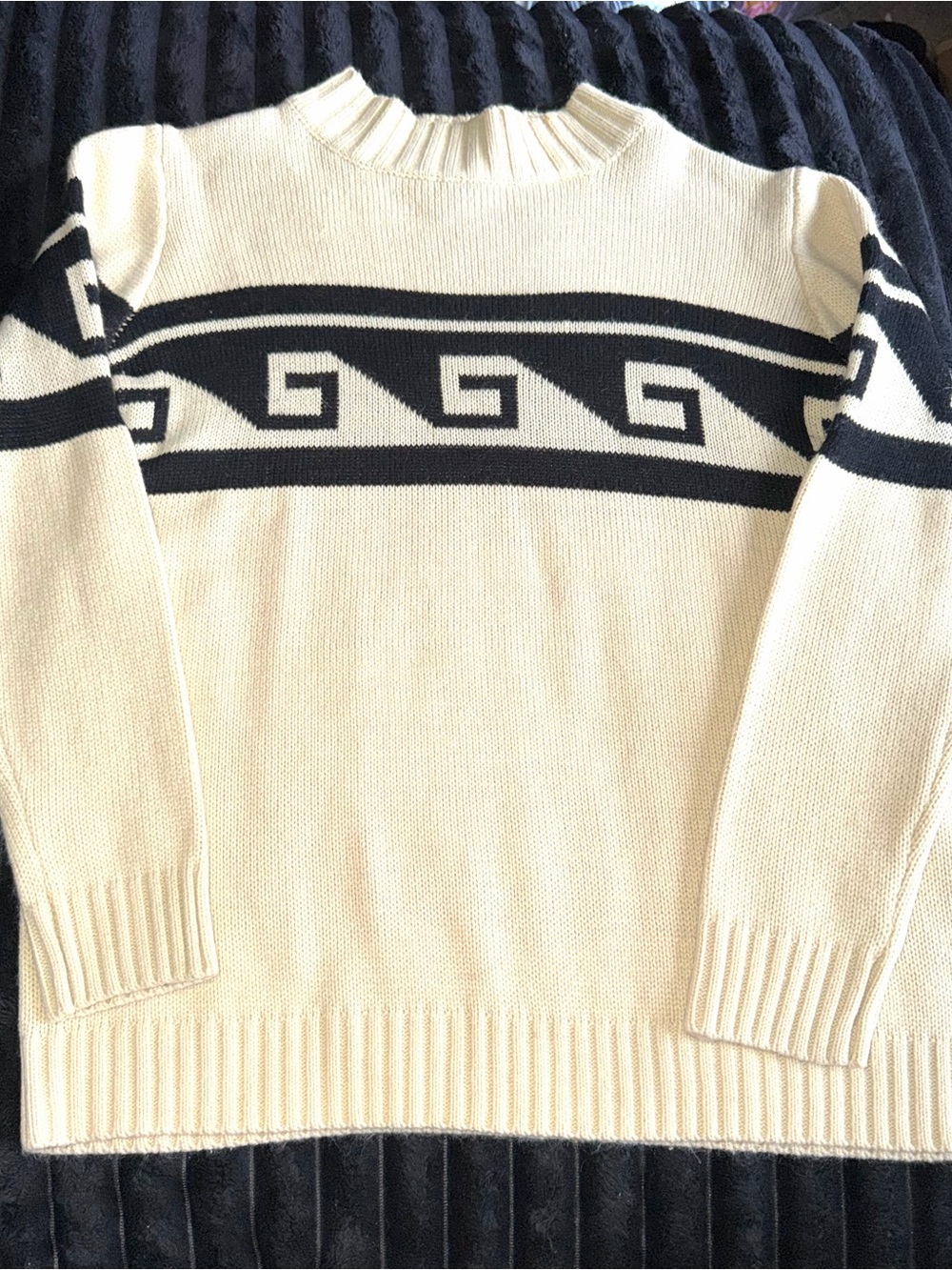 Women’s Forever 21 Cream & Black Greek Key / Geometric Wave Knit Sweater T0182